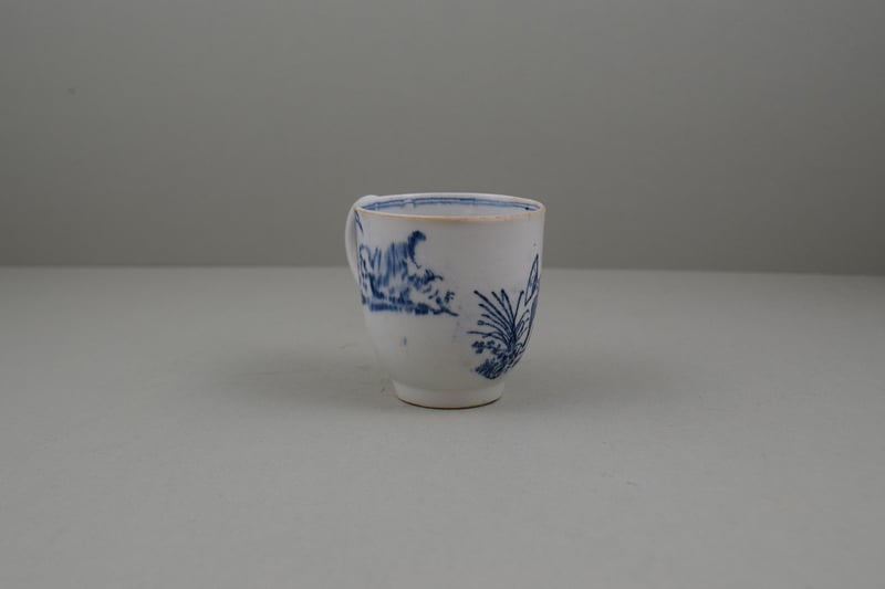 Lowestoft Porcelain Chinese Tea Party Pattern Coffee Cup, C1770 (3)