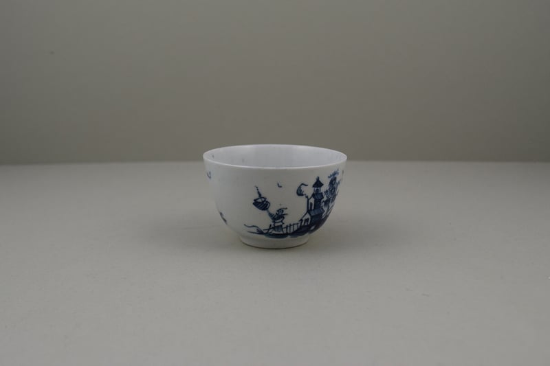 Lowestoft Porcelain Very Rare Windy Day Pattern Teabowl and Saucer, C1760 (3)