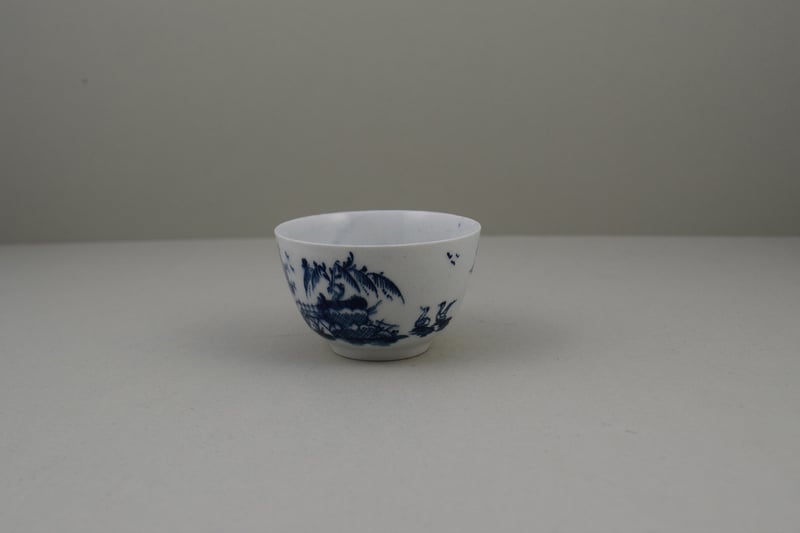 Lowestoft Porcelain Very Rare Windy Day Pattern Teabowl and Saucer, C1760 (6)