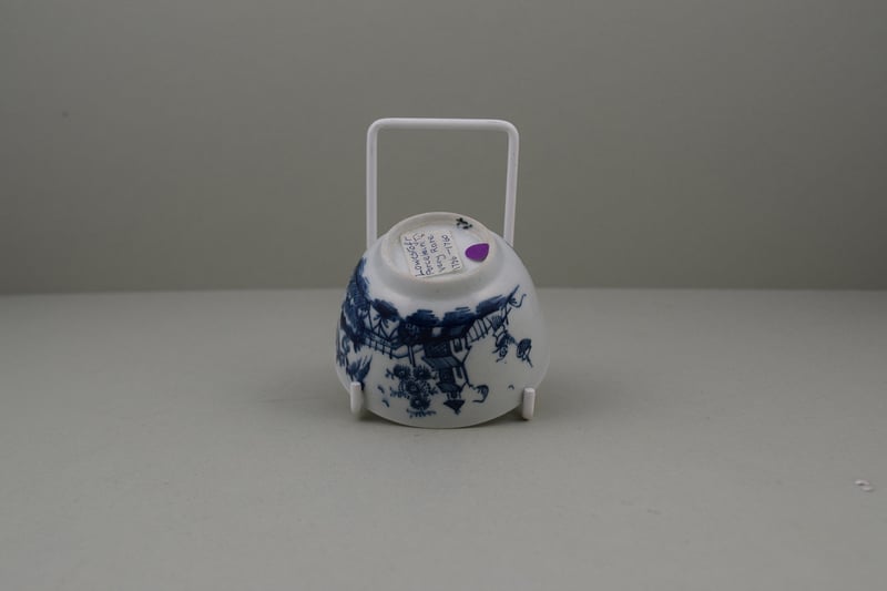Lowestoft Porcelain Very Rare Windy Day Pattern Teabowl and Saucer, C1760 (8)