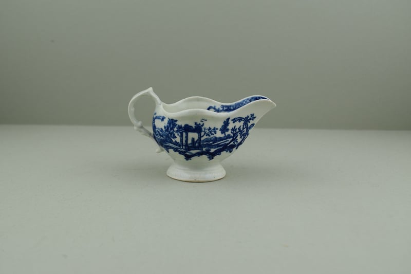 worcester-porcelain-first-period-obelisk-and-fisherman-pattern-creamboat-c1780-85-e