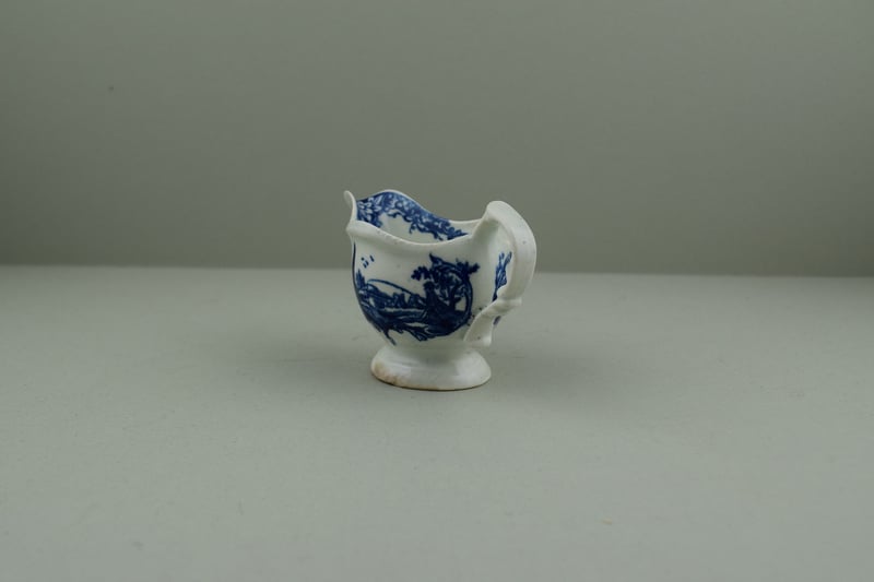 worcester-porcelain-first-period-obelisk-and-fisherman-pattern-creamboat-c1780-85-g