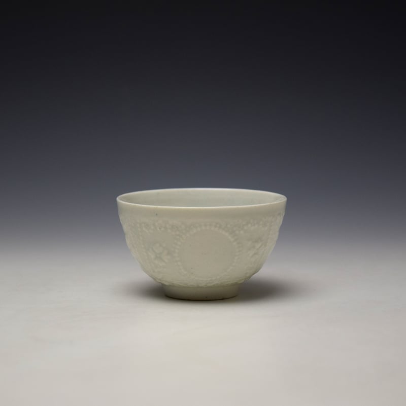 Lowestoft White Hughes Moulded Teabowl and Saucer c1762-65 (2)