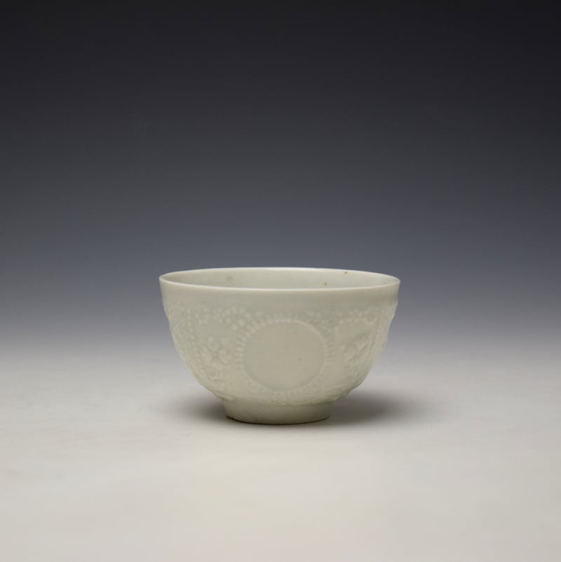 Lowestoft White Hughes Moulded Teabowl and Saucer c1762-65 (4)