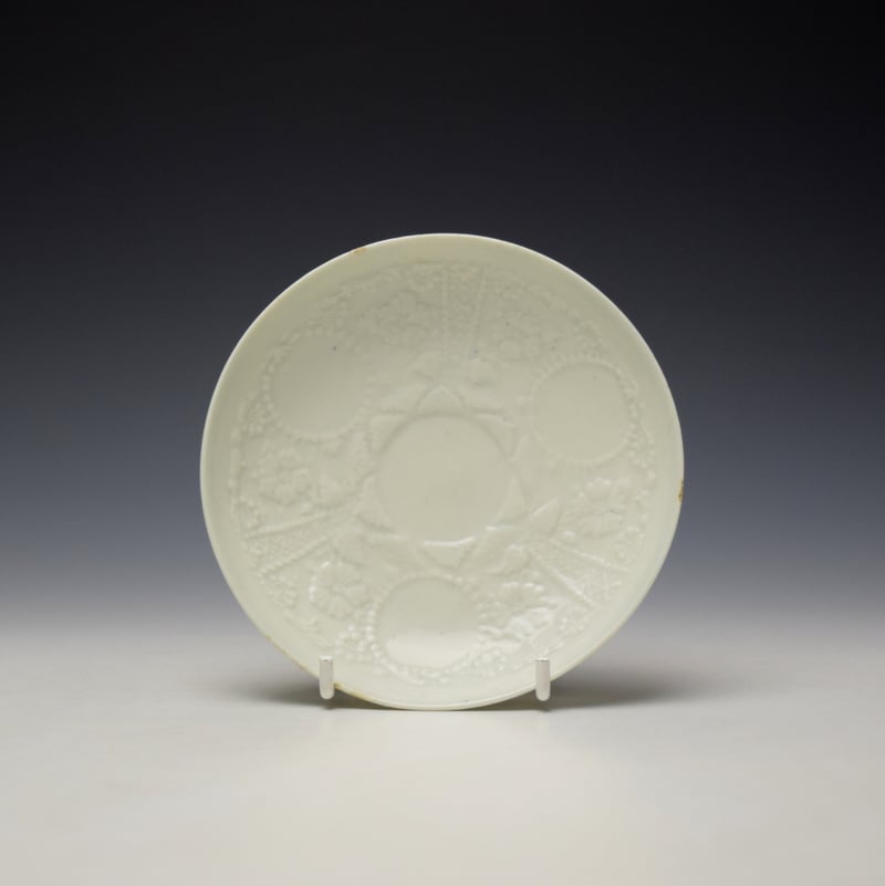 Lowestoft White Hughes Moulded Teabowl and Saucer c1762-65 (8)