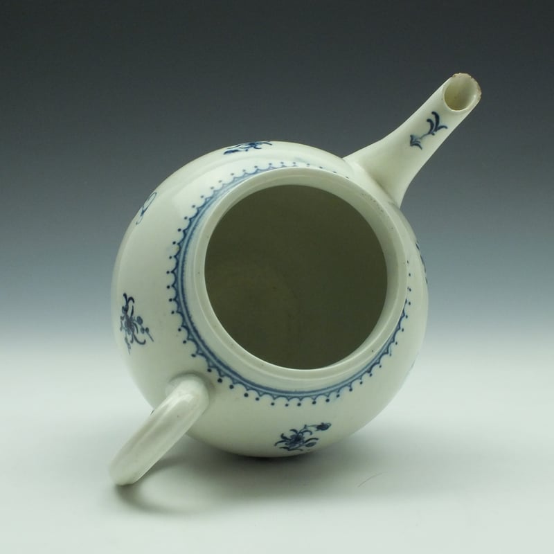 Worcester Porcelain Waiting Chinaman Pattern Teapot, Cover and Stand c1770 (Ex Zorensky Collection) (10)
