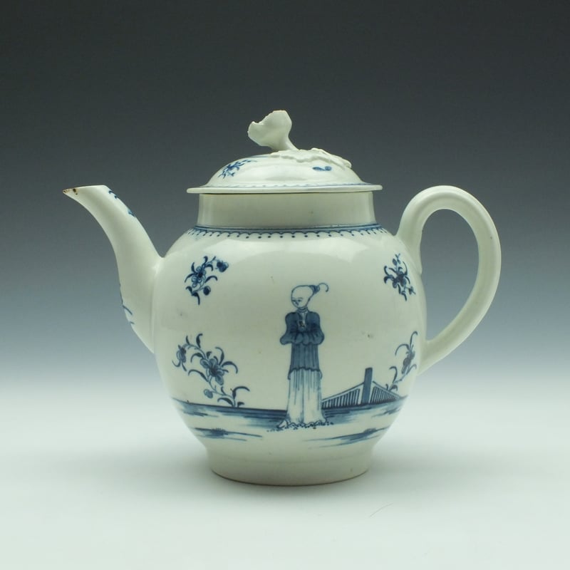 Worcester Porcelain Waiting Chinaman Pattern Teapot, Cover and Stand c1770 (Ex Zorensky Collection) (2)