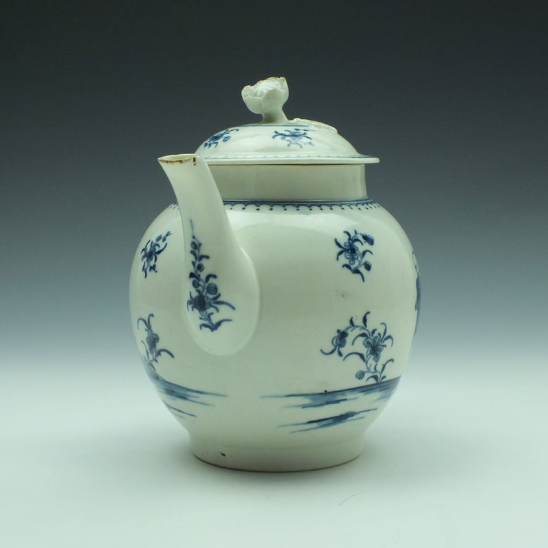 Worcester Porcelain Waiting Chinaman Pattern Teapot, Cover and Stand c1770 (Ex Zorensky Collection) (3)