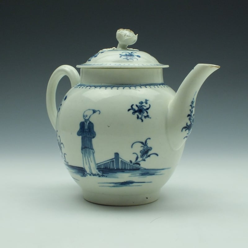 Worcester Porcelain Waiting Chinaman Pattern Teapot, Cover and Stand c1770 (Ex Zorensky Collection) (4)